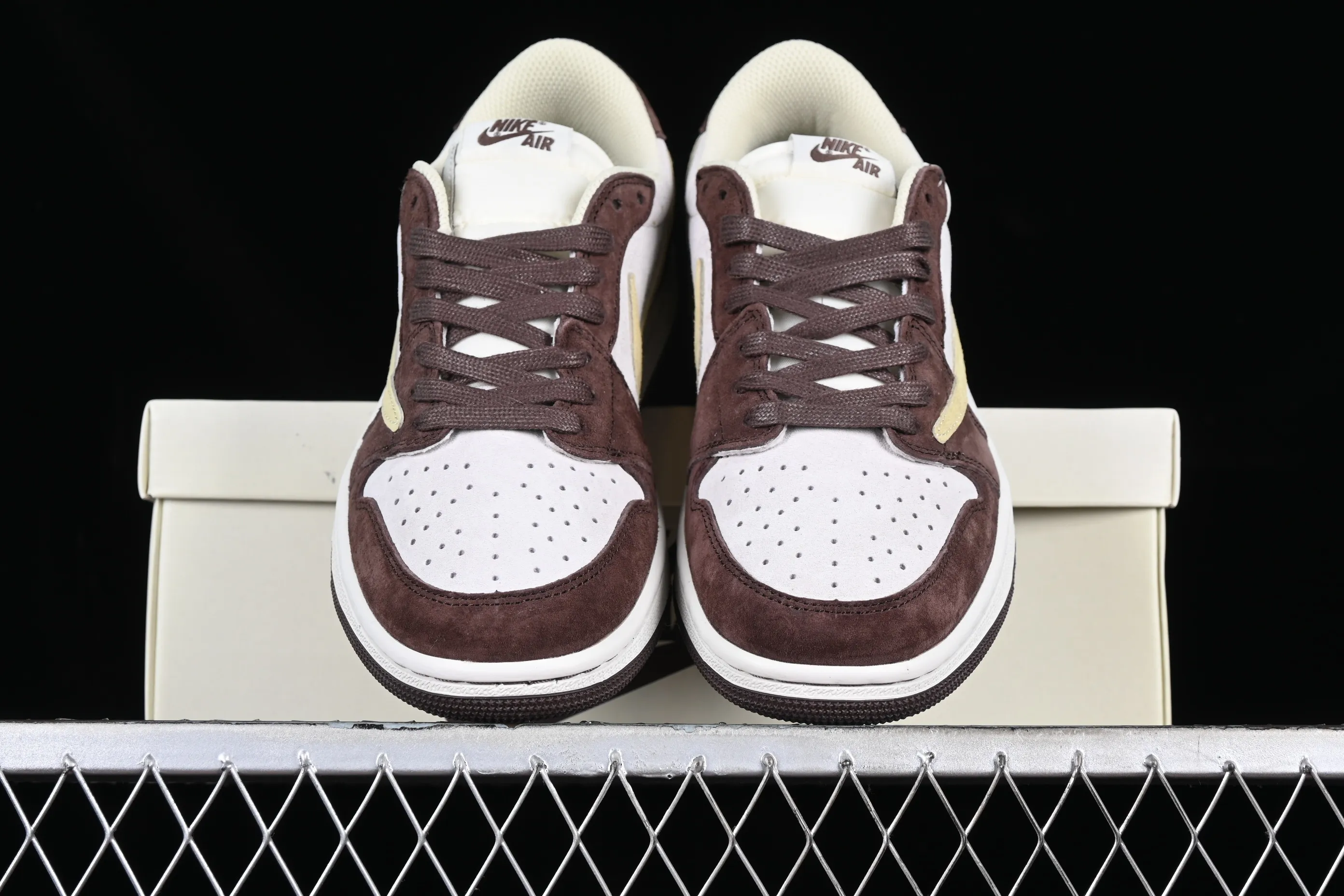 All Categories Air Jordan Jordan Series Basketball Shoes Air Jordan 1 Low Travis Scott x Air Jordan 1 Low OG AJ1 Joe 1 Reversed Overhook Joint Style Casual Sports Basketball Shoes DM7866-810